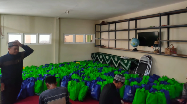 Read more about the article Pembagian 550 Paket Sembako oleh SD Muhammadiyah 8-10 Banjarmasin untuk Memperingati Bulan Ramadhan